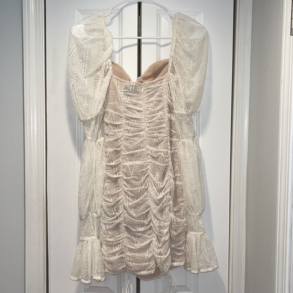 White lace dress - Picture 2 of 8